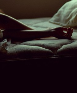 alone-arms-bed-depressed-depressing-emo-Favim.com-47601